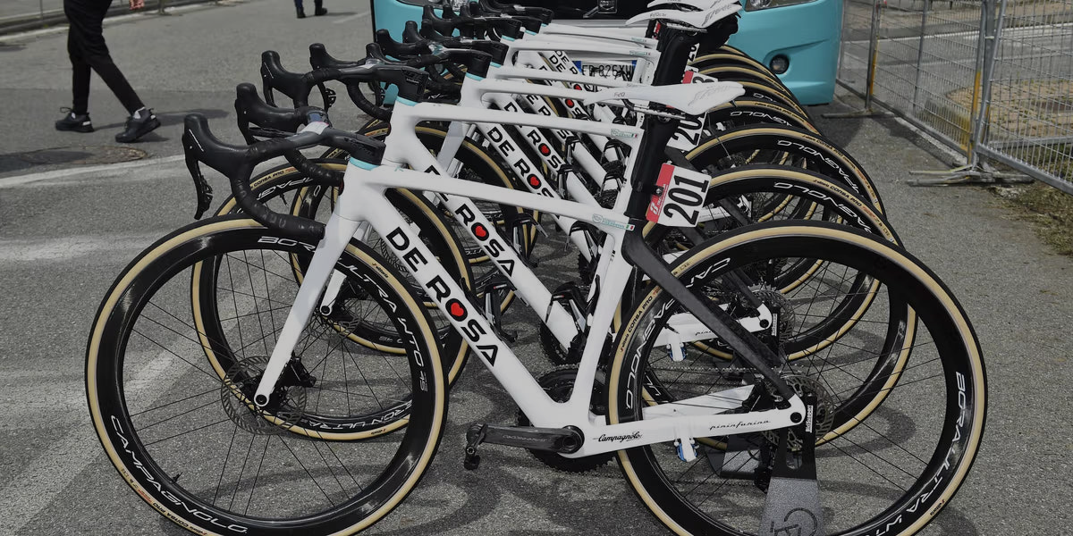 De Rosa 70 and Campagnolo, Made in Italy Shines at the Giro d'Italia