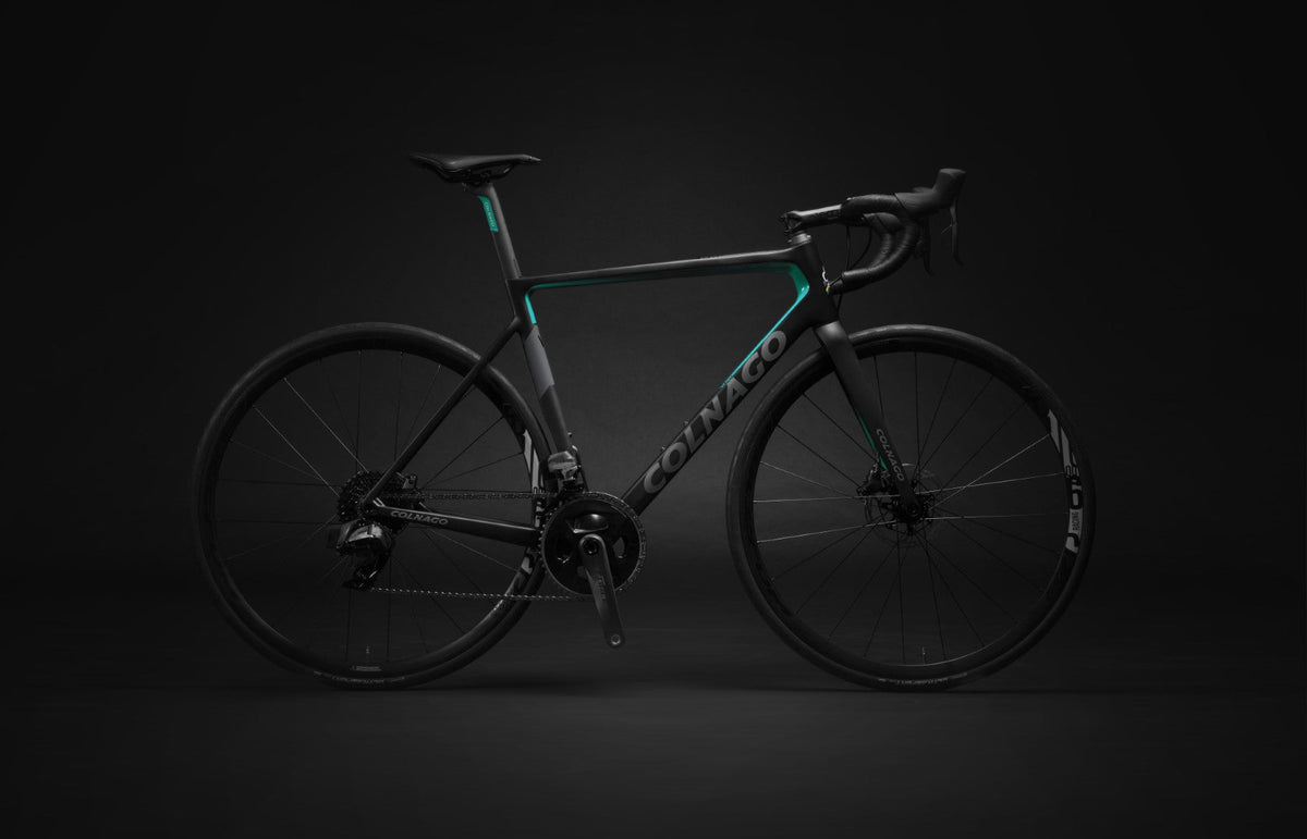 Road bike COLNAGO V3 Complete bike foto studio