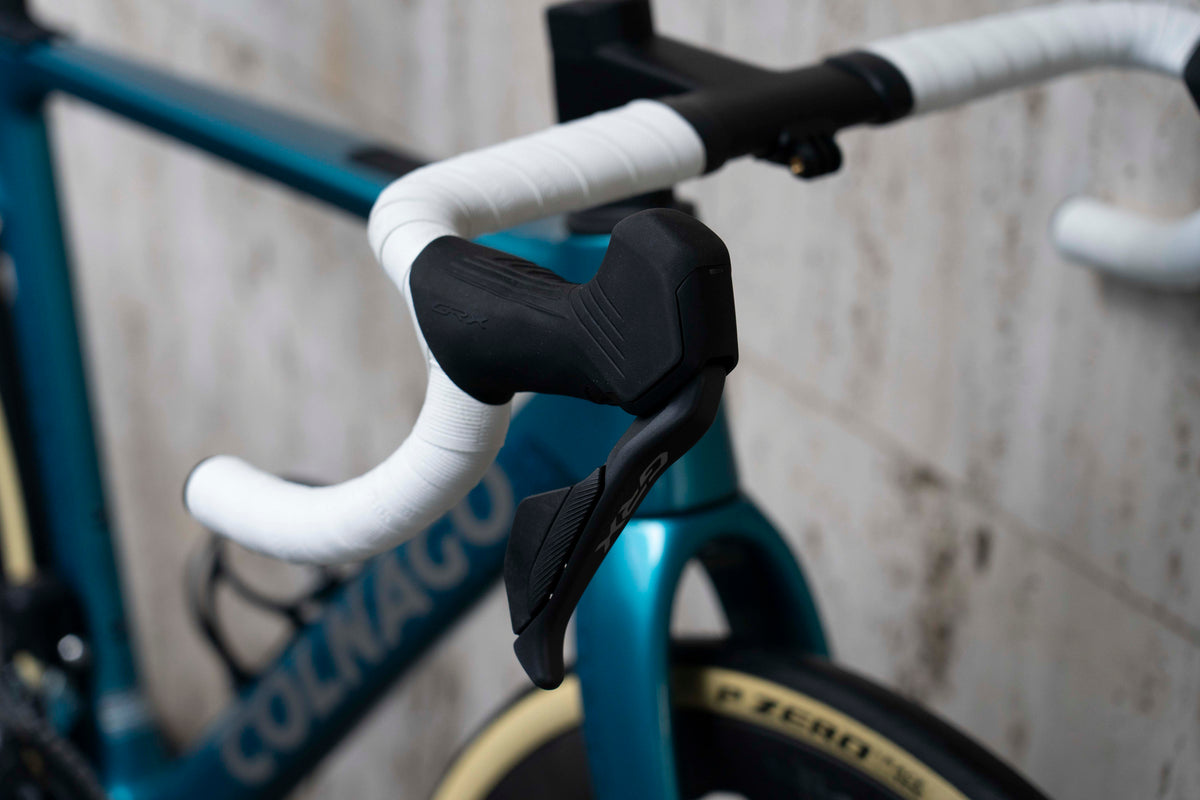 Integrated carbon handlebar on the Colnago G4-X gravel complete bicycle by Cicli Corsa.