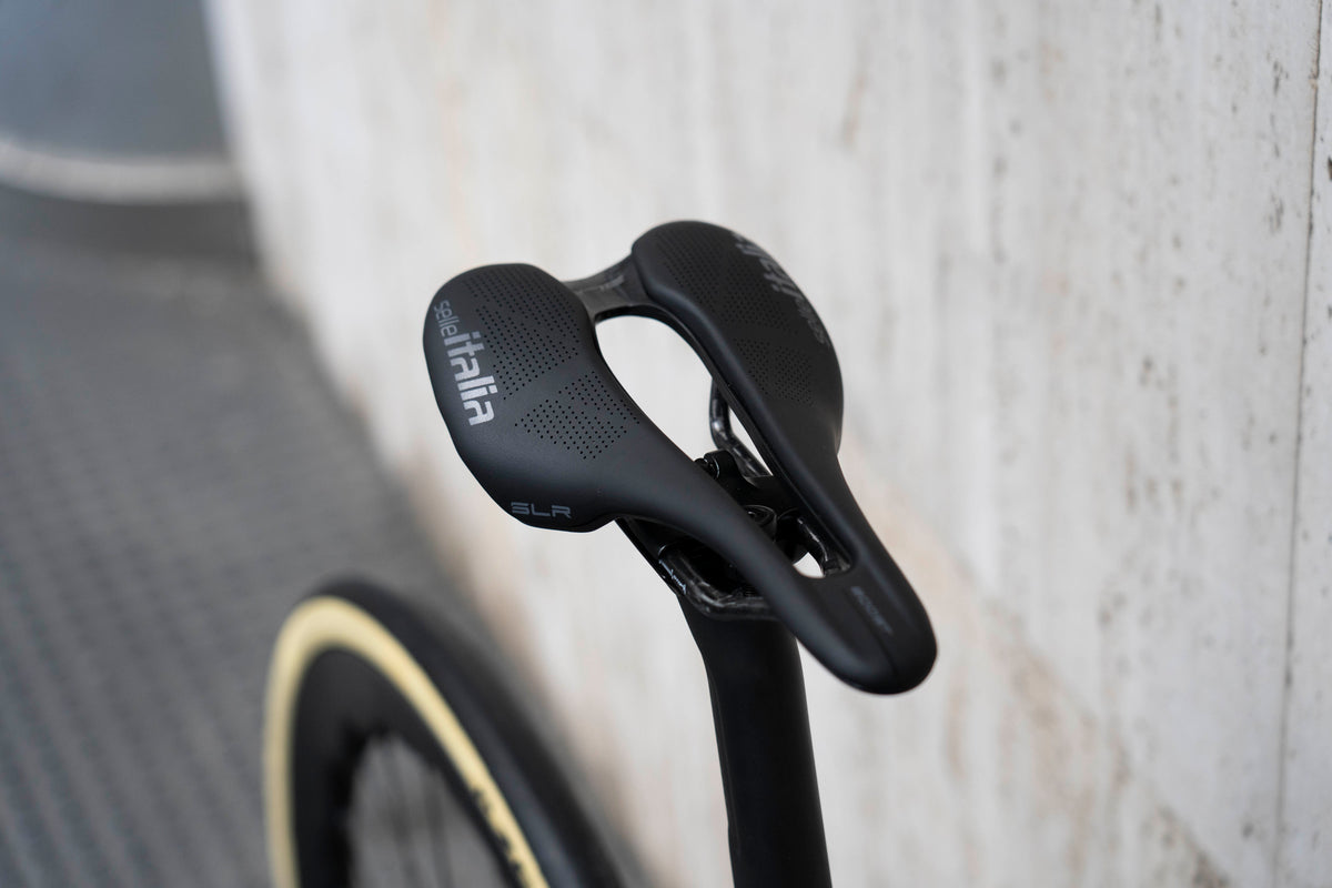Saddle and carbon seatpost on the Colnago G4-X gravel complete bicycle by Cicli Corsa.